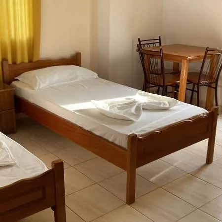 3 Hotel *